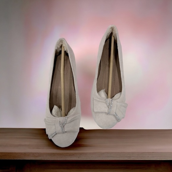 UGG JACQUELINE SWAROVSKI CRYSTAL BLING BOW SNOW WHITE SHOES FLATS SIZE 7 - Picture 4 of 9